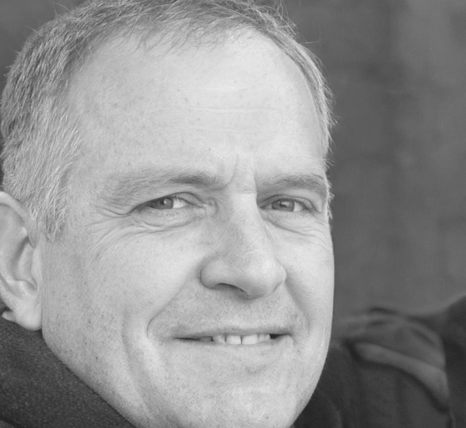 Portrait de Julien Martineau, conseiller financier senior